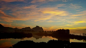 Apto. junto à Praia da Barra vista mar e lagoa